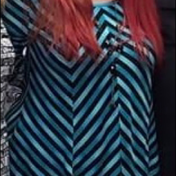 Large Dana Buchman teal and black striped blouse with flared sides. - Picture 7 of 7